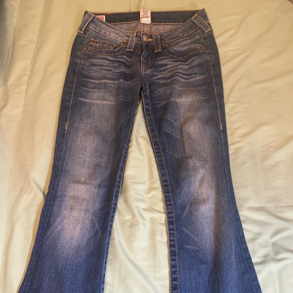 EXTREMELY FLATTERING & perfect condition true religion low-rise jeans size 25